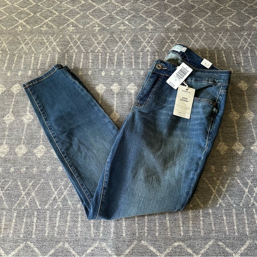 NWT Torrid New Skinny High Rise Jeans Cloverdale Wash 12R - Picture 1 of 7
